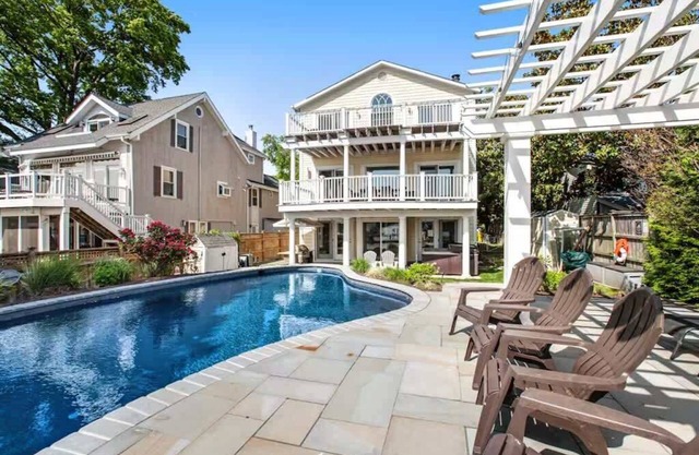 Oasis by the Bay - Waterfront Heated Pool Hot Tub!