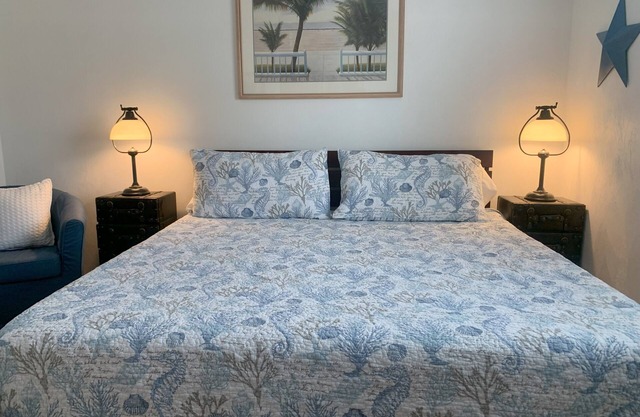 Oasis By the Sea 1-bedroom VB condo - easy walk to the oceanfront