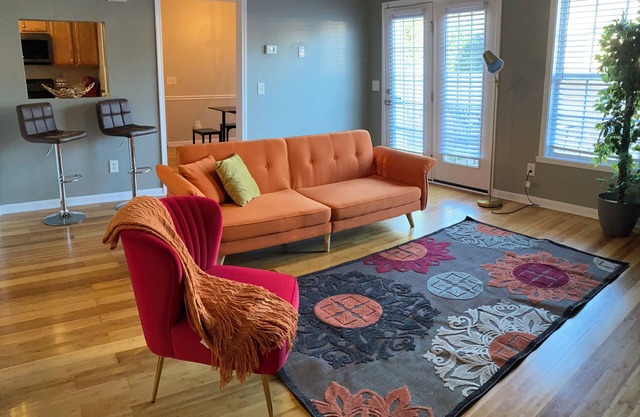 Oasis Charming 3-bedroom house in Greensboro with WiFi, fitness room, Pool
