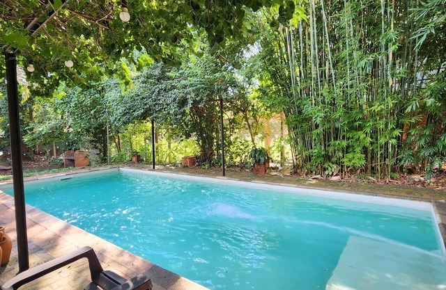 Oasis in the city, in a splendid green setting, total relaxation for the family.