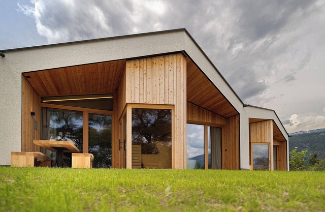 "Oberplunerhof Luxury Chalet Woods" avec vue sur montagne, 2 terrasses et jardin.