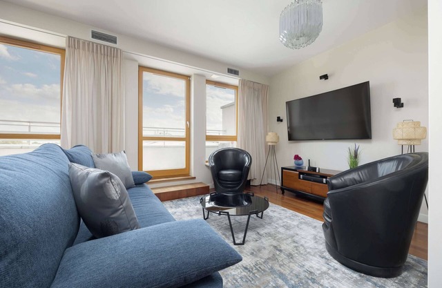 Obywatelska 5 | Warszawa | Spacious & Stylish Apartment | Two Parking Spaces |