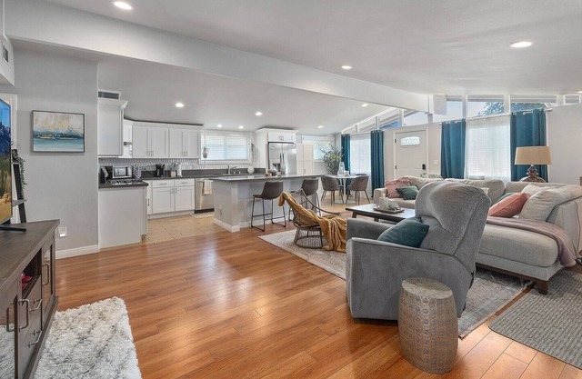 OC Family Vacay 4 beds/3baths Ranch Home 3 miles fm Disneyland!