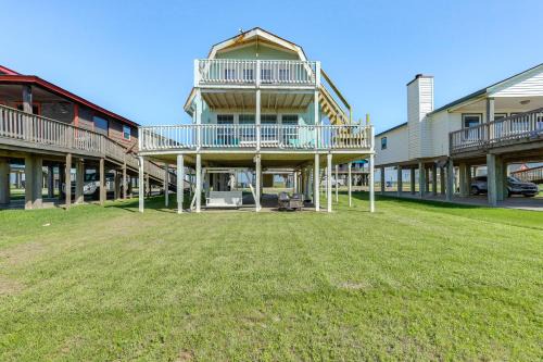 Ocean Access and BBQ Pit Surfside Beach Family Home