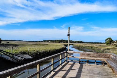 Ocean Bliss Cottage! Beach Club Villa with Canal Views - Short walk to Beach