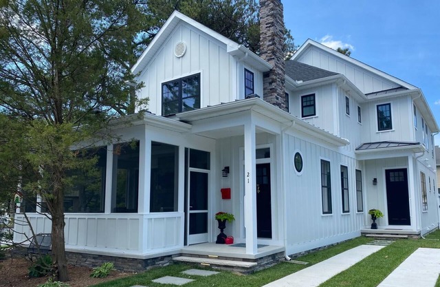Ocean Block Retreat – Steps to Beach, 5 En-Suite Bedrooms & Screened Porch!