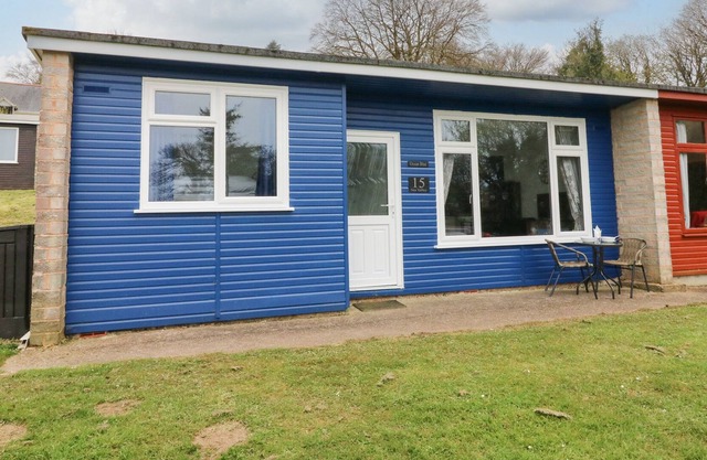 OCEAN BLUE, pet friendly, with pool in Bucks Cross, Bideford