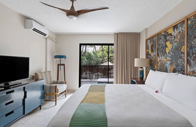 Ocean Breeze Retreat with Surfing Spots Nearby! Relaxing Rooms w/ Lanai | Pool