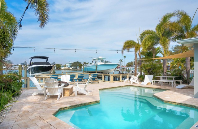 Maison au bord de l'eau avec piscine chauffée, quai privé et voiturette de golf - 10 PERSONNES