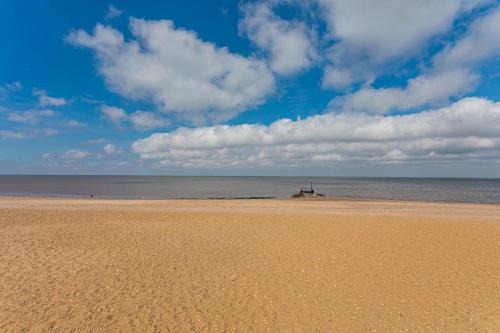 Ocean Drive On the Beach Heacham - Crabpot Cottages Hunstanton