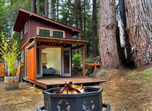 Ocean Forest Bungalows- Deluxe Glamping- Outdoor Showers- Off Grid
