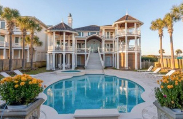 Ocean Front, Canal Front, Dock, Pool, Hottub, Sunrise, Sunset Views, Elevator