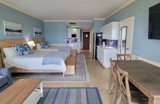 Old Bahama Bay Ocean Front Condo Units - Dockage Available