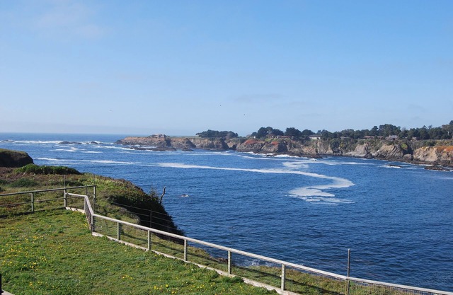 Ocean Front Property ~ Mendocino, Californie