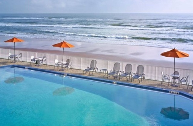 Ocean Front Two Bedroom Condo, Daytona Beach 2128636