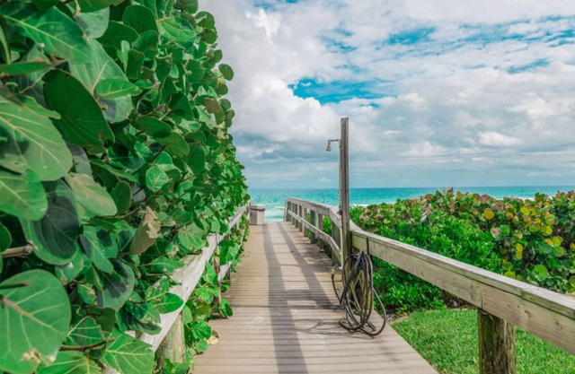 Ocean Front Two Bedroom Condo, Florida 3454281