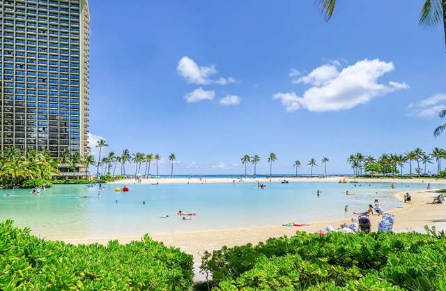Vue sur l'océan et le port Waikiki apt avec véranda couverte. Marchez partout! 30+ nuits min