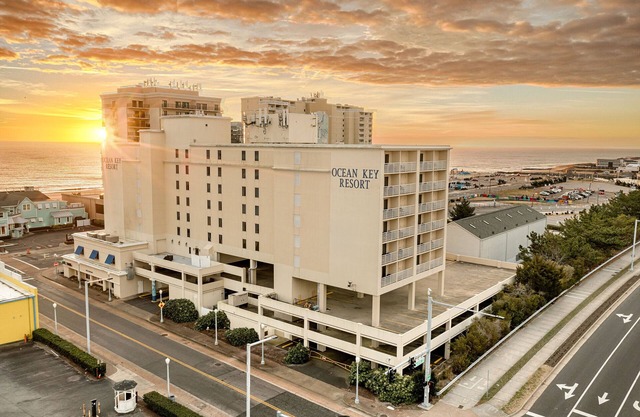 Ocean Key Resort 2BR Unit – Steps from Beach, Kitchen, 2 Bathrooms, Sleeps 6