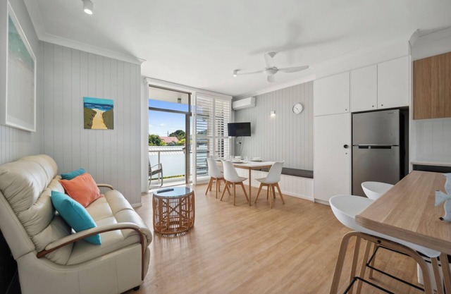 Affordable, POOl, SPA, Beach, Sleeps 5
