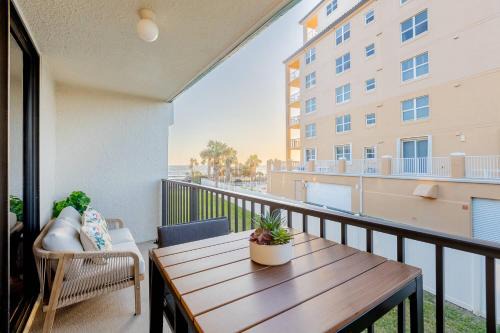 Ocean Pool view I Beach front I Near Flagler 2BR