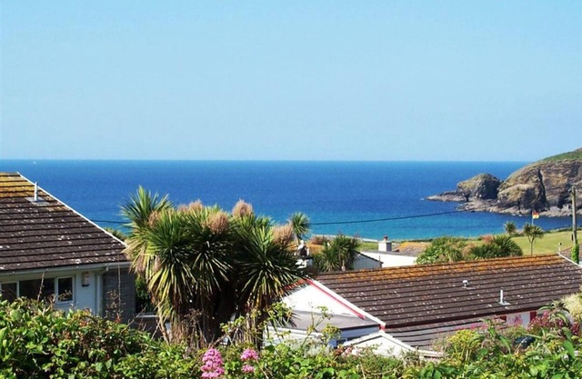 Ocean retreat, 300 yards from Praa Sands beach