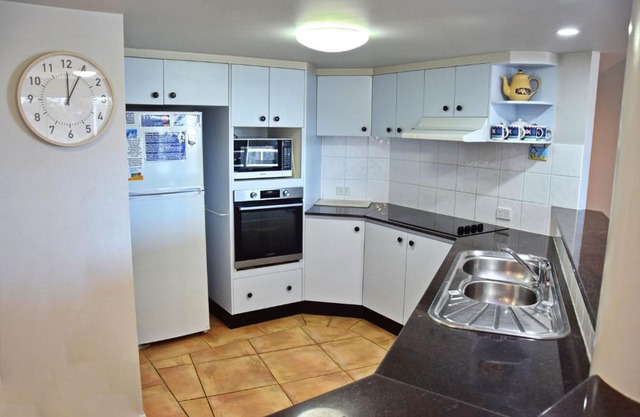 Ocean Shores Apartment 15 - Bring your own linen.