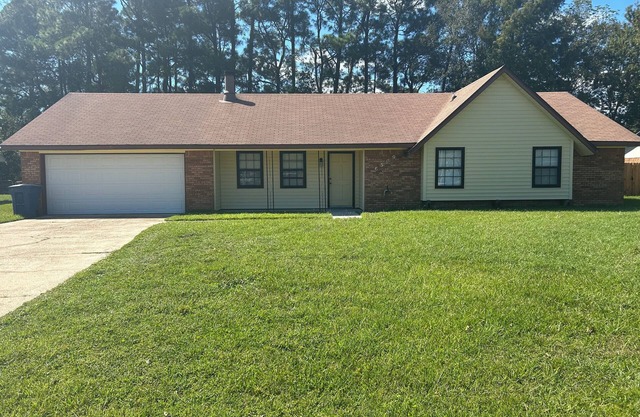 OCEAN SPRINGS - GULF HILLS AREA Enjoy this home away from home!