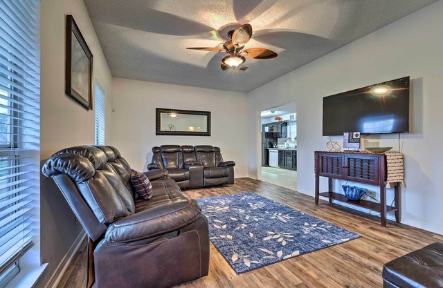 Ocean Springs Home w/ Sunroom ~ 5 Mi to Beach
