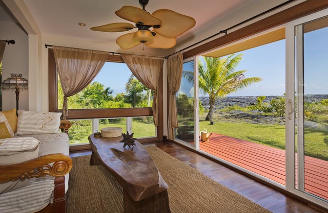Ocean Temple: Pacific Blue Ocean Views et 500 acres. de terres d'État dans votre jardin!