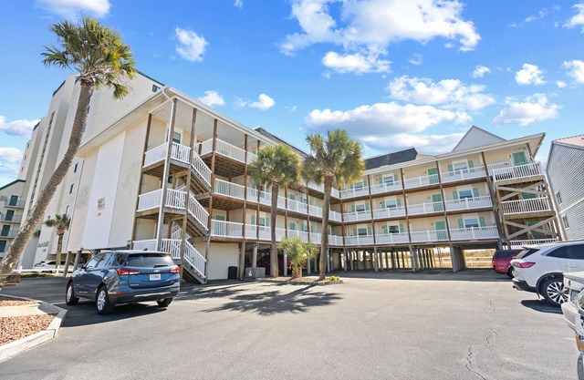 Discount for 5 or more nights Ocean View 2br/2ba-Sleep 6-Full Kitchen-Pool-Beach