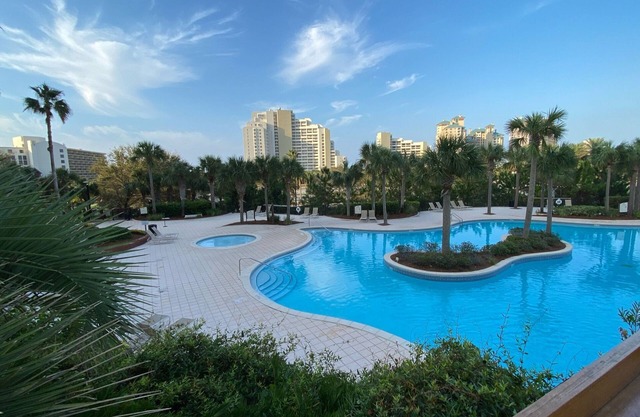 Ocean View-Best Beach Location+Patio-Large Luxurious Condo