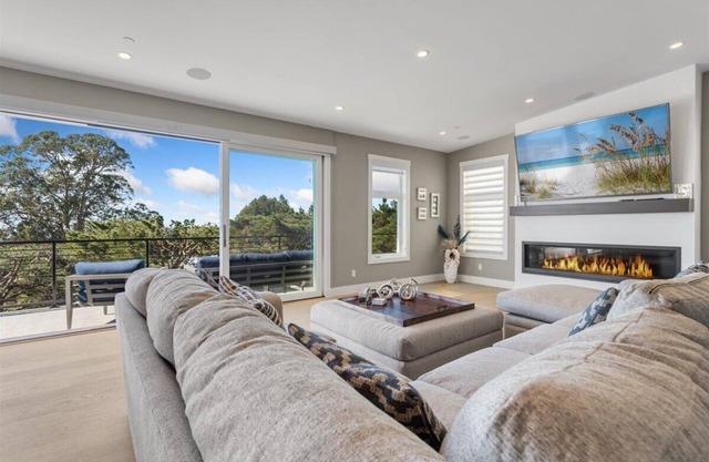 Ocean view, Brand new 3000 sq-ft modern home