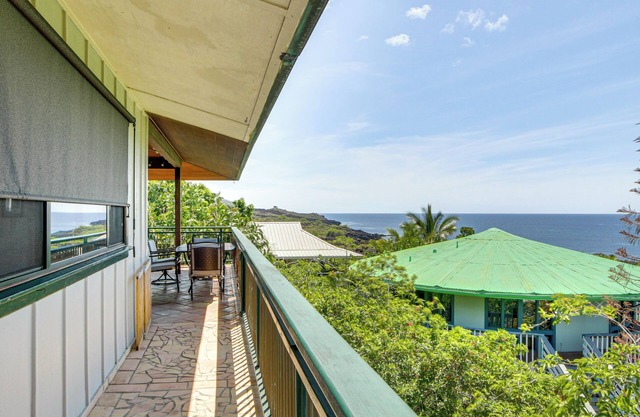 Captain Cook ‘Anji’s Beach House’ avec Lanai & Views!