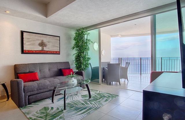 Ocean View Condo Piscines à débordement sur la plage, accès à une plage privée