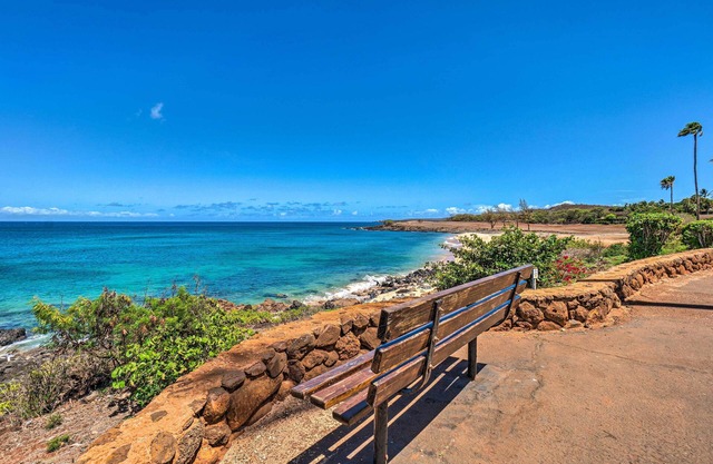 Ocean-View Condo w/ Pool in Maunaloa!