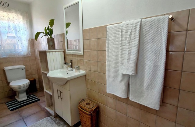 Ocean View Hermanus Apartment Near Whale Watching & Cliff Path