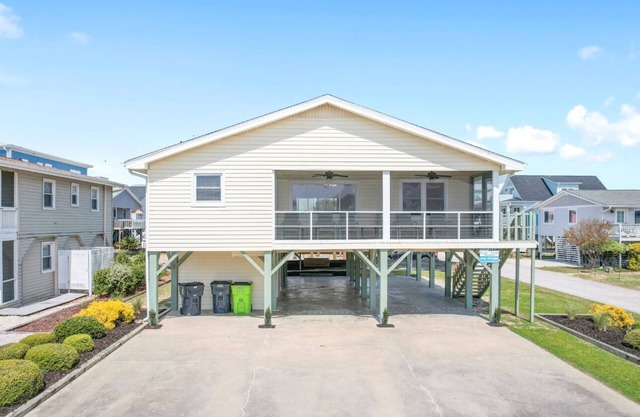 Ocean View Home avec plage 1 bloc de Pier avec accès direct à la plage!
