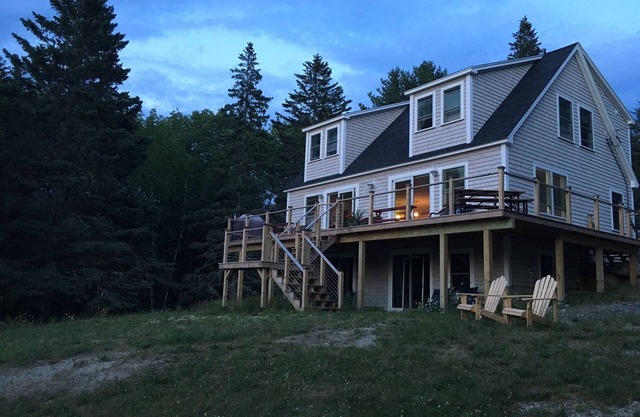 Vue sur la mer maison avec plage privée.