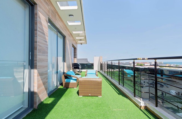 Ocean view Luxurious 2 bedroom apartment on Lekki phase 1. Close to all beaches