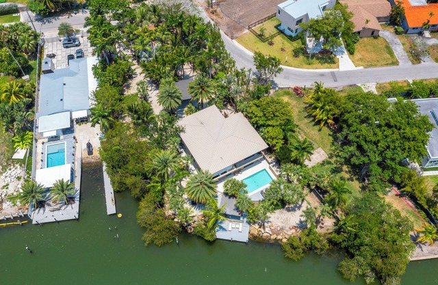 Ocean View, Miami Beach, Brickell, pool, Biscayne bay, Basketball, mini golf,