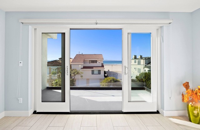 Ocean view modern home with bikes, grill, game tables, fireplace, W/D, & AC