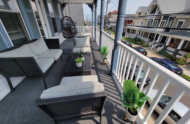 Tous les nouveaux! 3 minutes de la plage, appartement haut de gamme avec grand balcon et vue sur l'océan