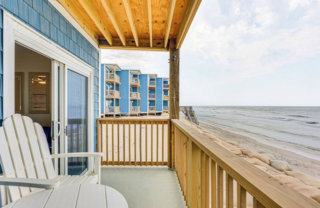 Ocean-View Condo: Steps to North Topsail Beach!