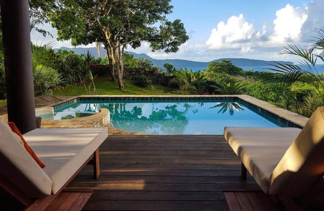 Villa avec vue sur l'océan et piscine