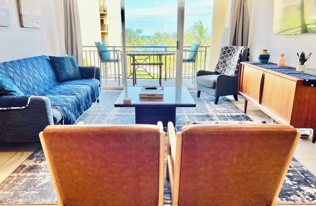 Ocean views. Racquet Club in newly renovated unit. Walk to the best of Vero!!