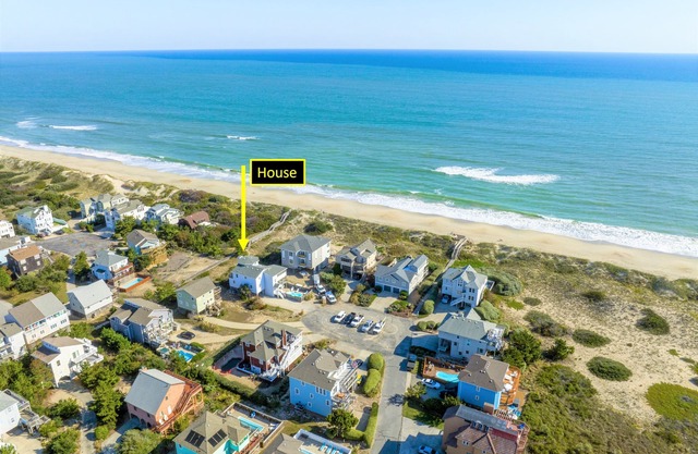 Ocean Views! Sleeps 10! 4 bed / 3 bath. Pool + HotTub + Beachfront