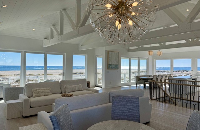 Oceanfront 10 bdrm w/Pool/Elevator on The Point. Best Views on the Island!