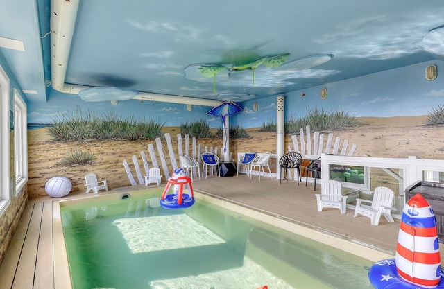 Oceanfront / 11 bds / 33 PPL / Indoor Pool