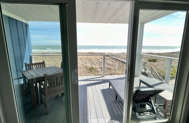 🧜‍♀️Oceanfront 2BR 2Bath condo, private beach access, perfect location!🧜‍♀️