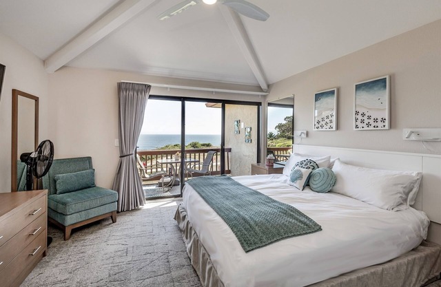 Oceanfront 2BR, Beach Access, Fire Pit & More